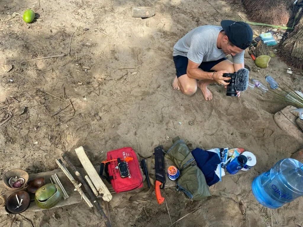 YouTube stars Kara and Nate - Behind the scenes on a Desert Island 4 kn kit