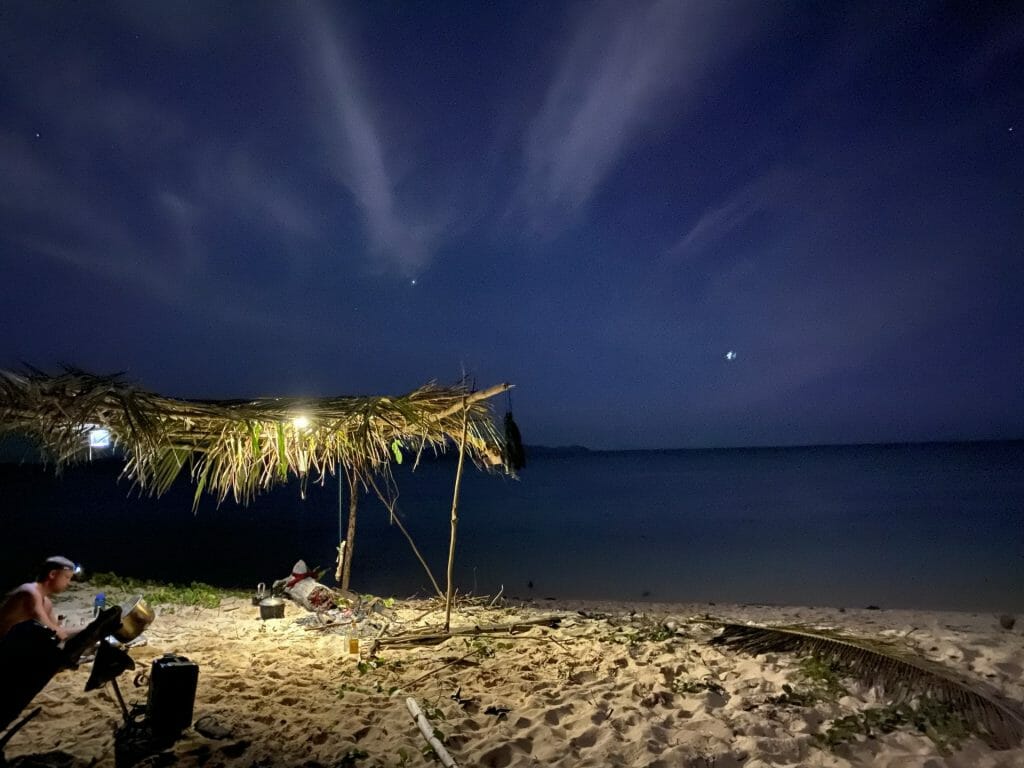 Bear Grylls in Panama: Survival Skills and Adventures 2 Desert Island Shelter