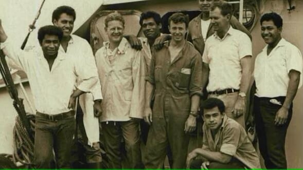 Tonga Castaways: The real Lord of the Flies 5 Peter Warner with his crew and the six Tongan boys on January 6, 1968.(Supplied: Sione Filipe Totau)