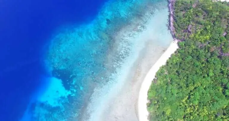 Adventures 4 Desert island beach in Indonesia